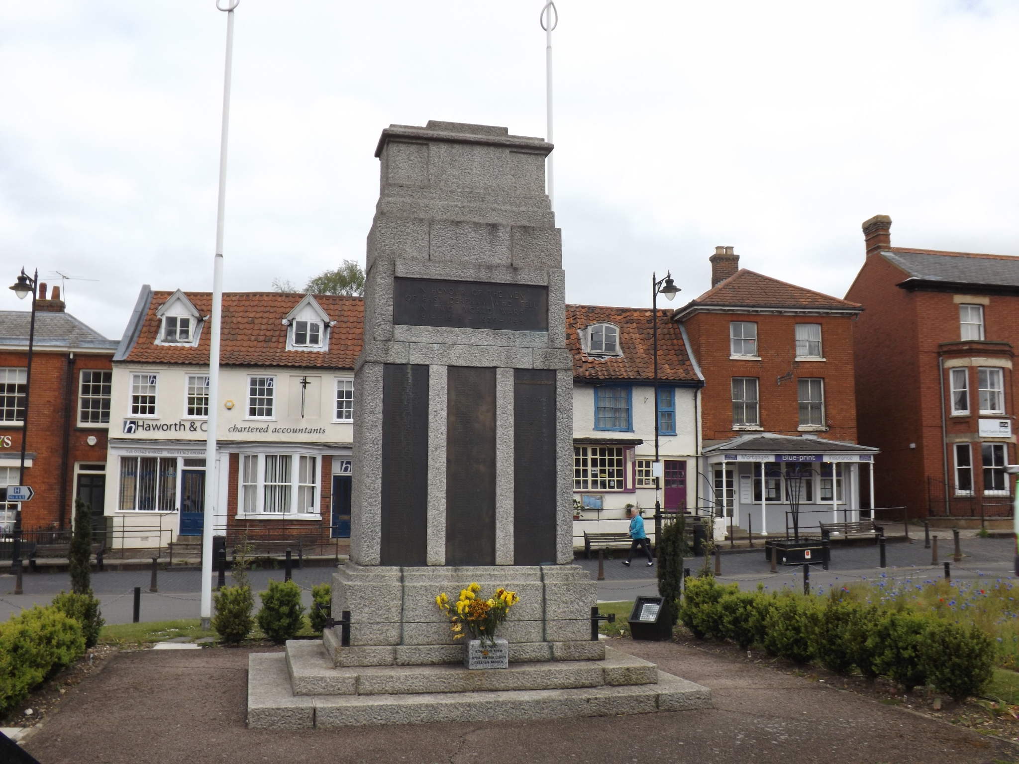 DEREHAM - War Memorials Online