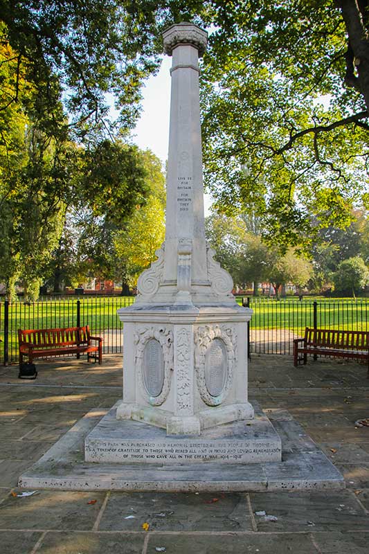 THORNE MEMORIAL PARK WAR MEMORIAL - War Memorials Online