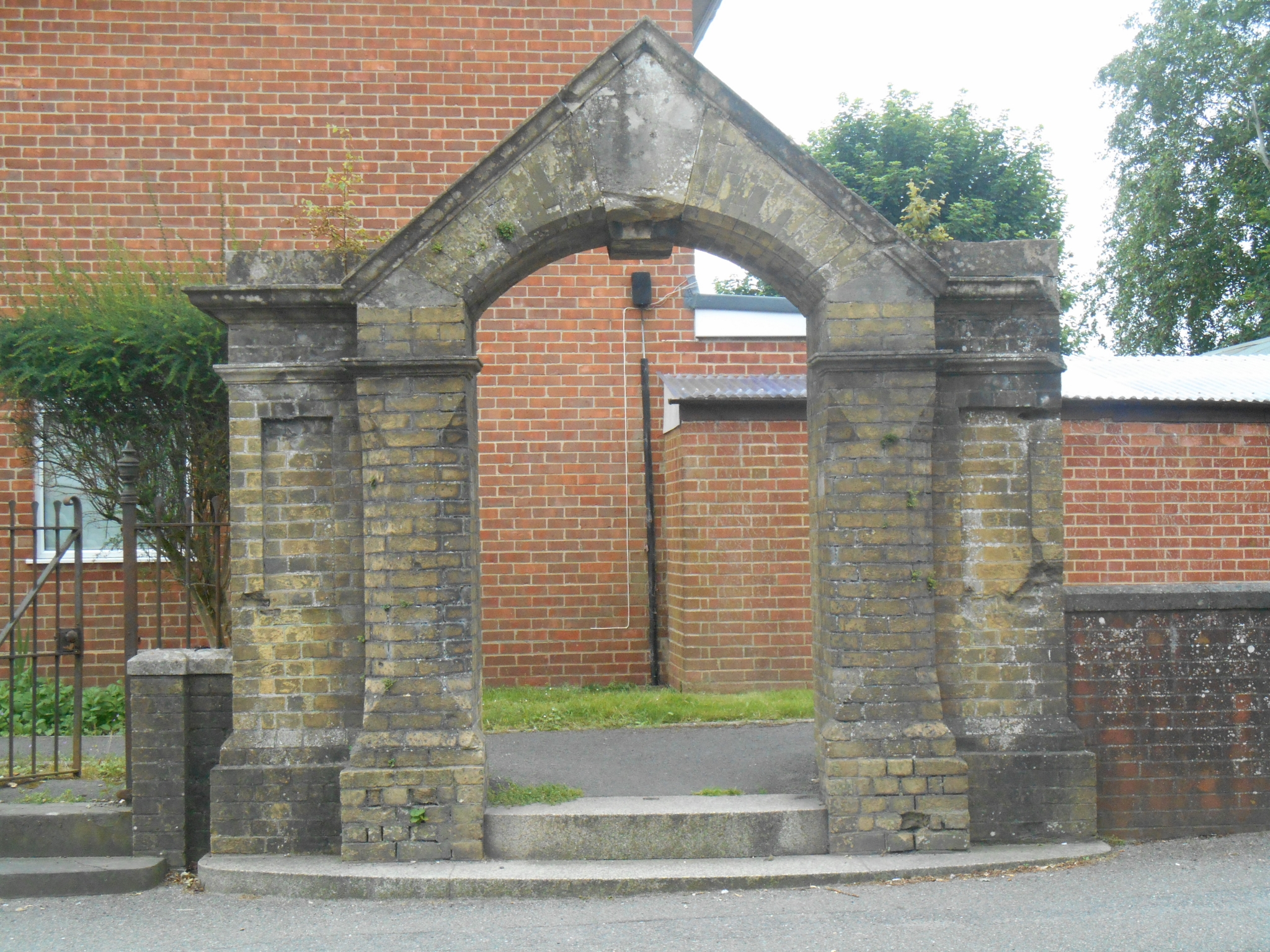 Blandford Secondary School memorial gates - War Memorials Online