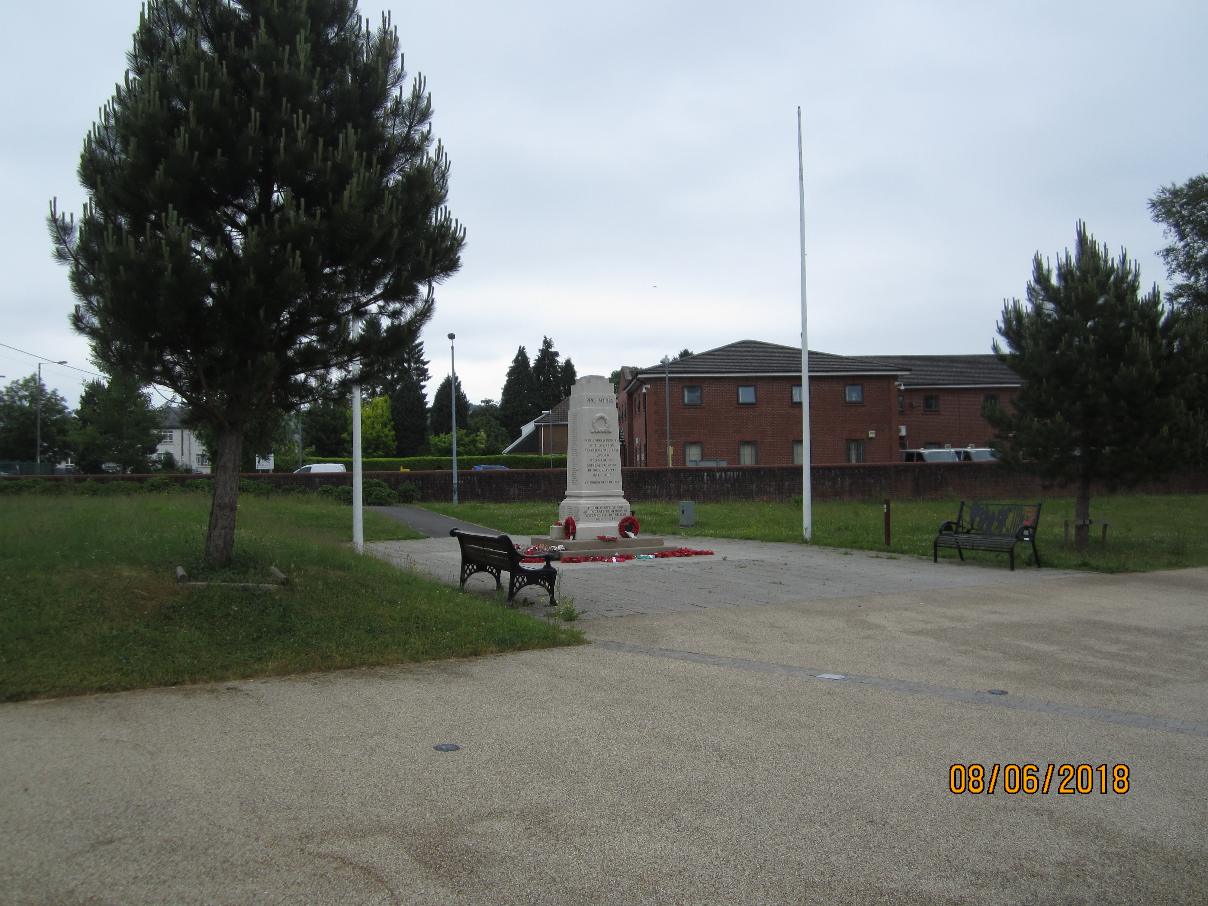 Ystrad Mynach Cenotaph War Memorials Online   5b1c1a68a90a3 IMG 6487.JPG