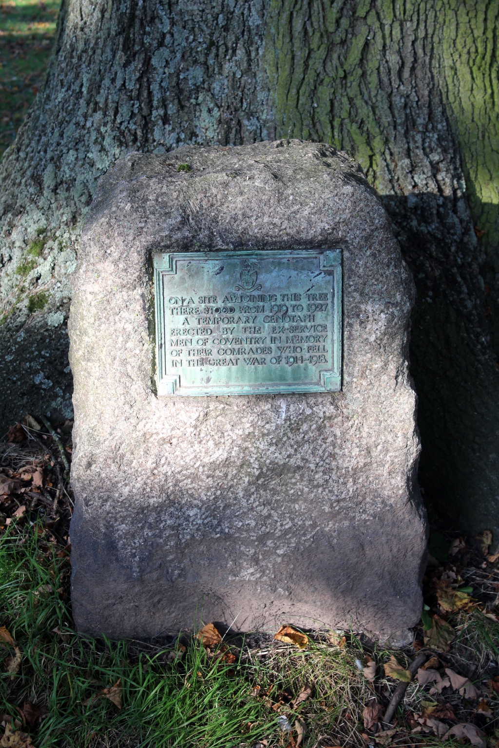 Spencer Park Cenotaph memorial plaque - War Memorials Online