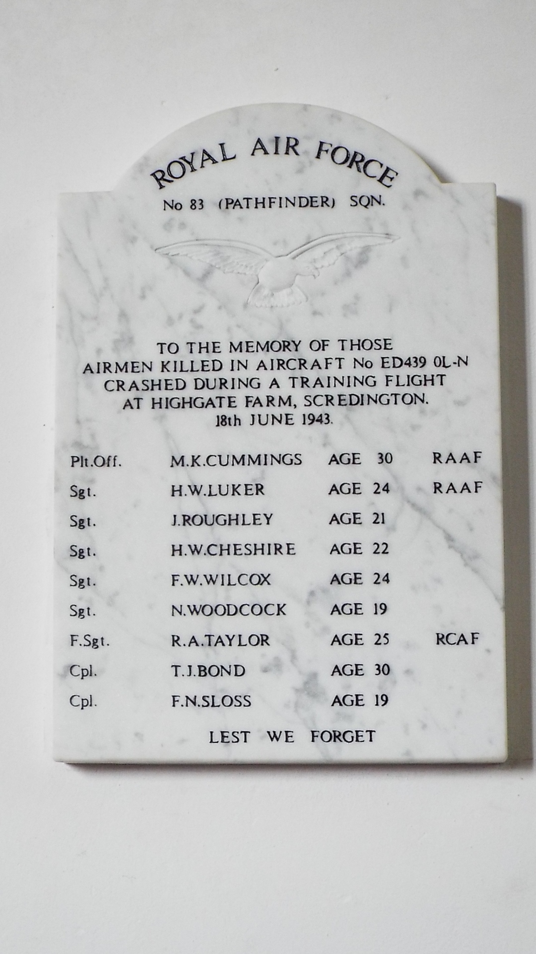 Memorial Plaque To Crew Of Sqn Lancaster Ed439 Ol N War Memorials Online