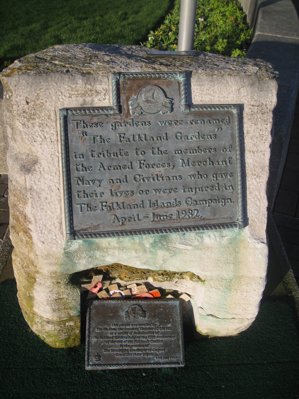 FALKLANDS MEMORIAL GARDEN - War Memorials Online