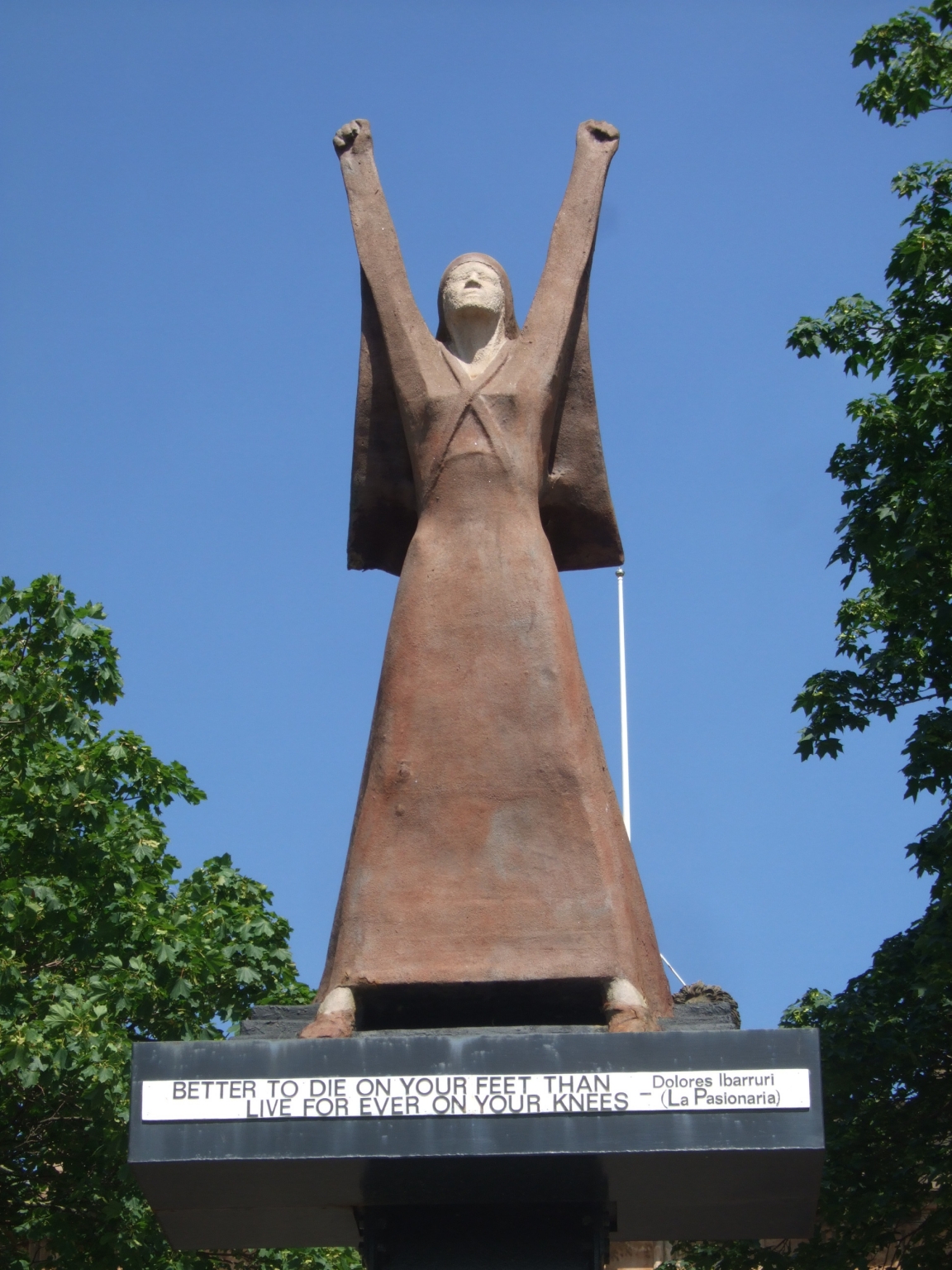 La Pasionaria - Dolores Ibarruri - War Memorials Online